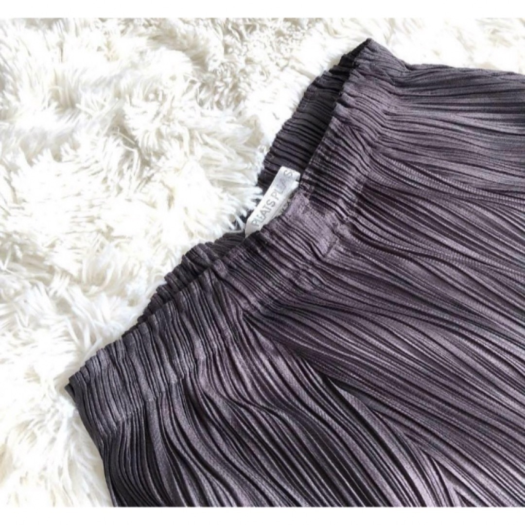 PLEATS PLEASE ISSEY MIYAKE(プリーツプリーズイッセイミヤケ)のプリーツプリーズ　サイズ3 多方向スカート　グレー レディースのスカート(ロングスカート)の商品写真