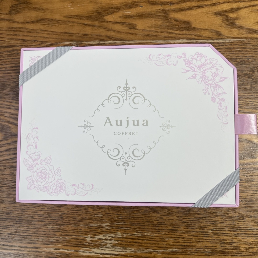 Aujua(オージュア)のミルボン オージュア ウィンターコフレ 限定BOX コスメ/美容のヘアケア/スタイリング(ヘアケア)の商品写真