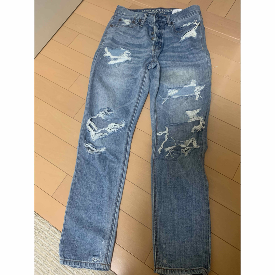 American Eagle(アメリカンイーグル)のアメリカンイーグル ダメージデニ厶 新品未使用 レディースのパンツ(デニム/ジーンズ)の商品写真