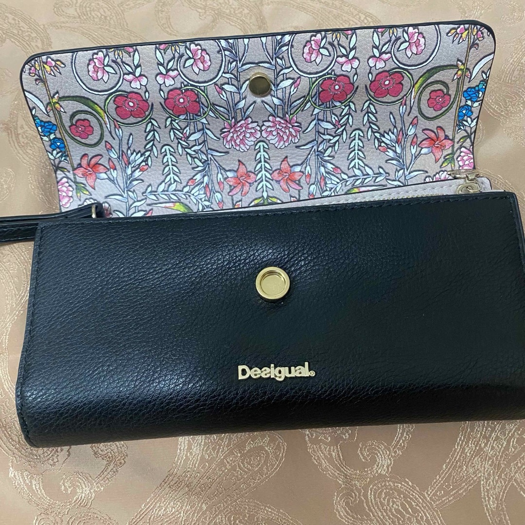 DESIGUAL(デシグアル)のデシグアル　長財布　花柄 レディースのファッション小物(財布)の商品写真