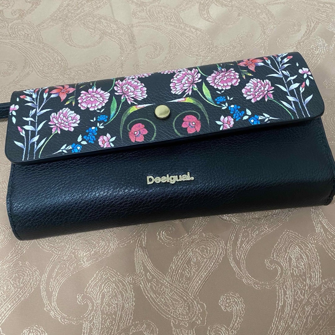 DESIGUAL(デシグアル)のデシグアル　長財布　花柄 レディースのファッション小物(財布)の商品写真