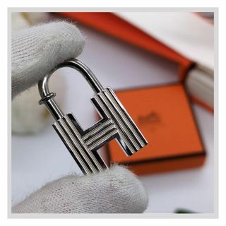 エルメス(Hermes)のHERMES エルメス Hモチーフ　カデナ チャーム シルバー メタル(チャーム)