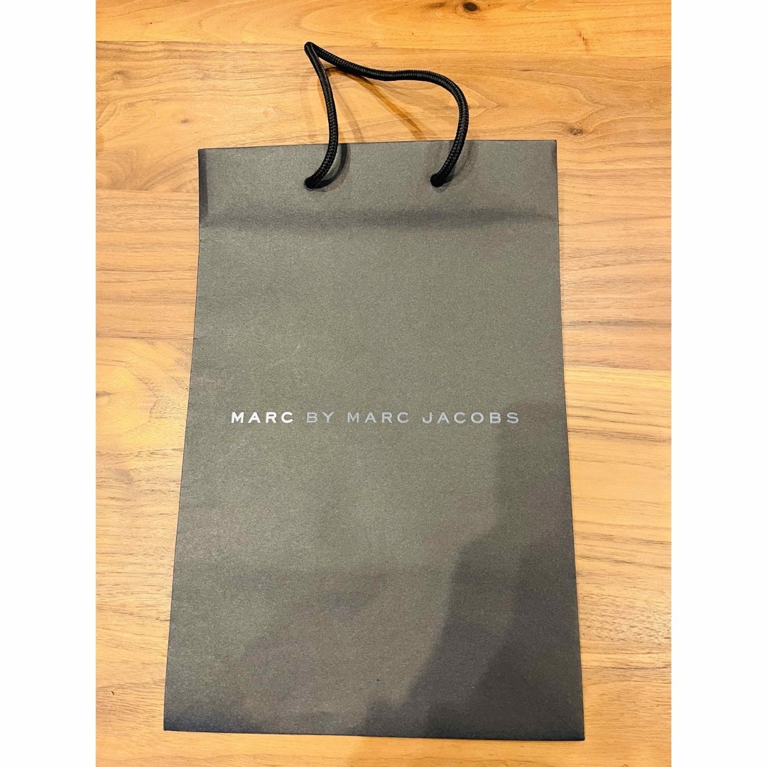 MARC BY MARC JACOBS(マークバイマークジェイコブス)のMARC BY MARC JACOBS 紙袋 レディースのバッグ(ショップ袋)の商品写真