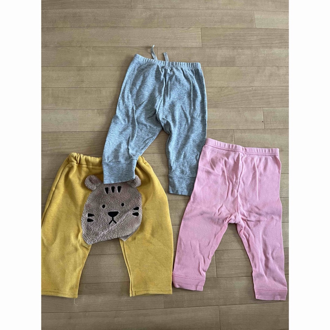 babyGAP(ベビーギャップ)のパンツ3枚セット　70㎝ キッズ/ベビー/マタニティのベビー服(~85cm)(パンツ)の商品写真