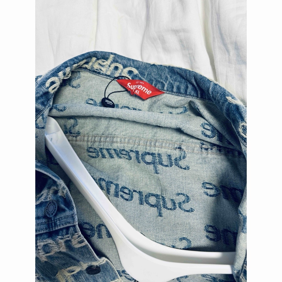 Supreme(シュプリーム)のSupreme Frayed Logos Denim TruckerJacket メンズのジャケット/アウター(Gジャン/デニムジャケット)の商品写真