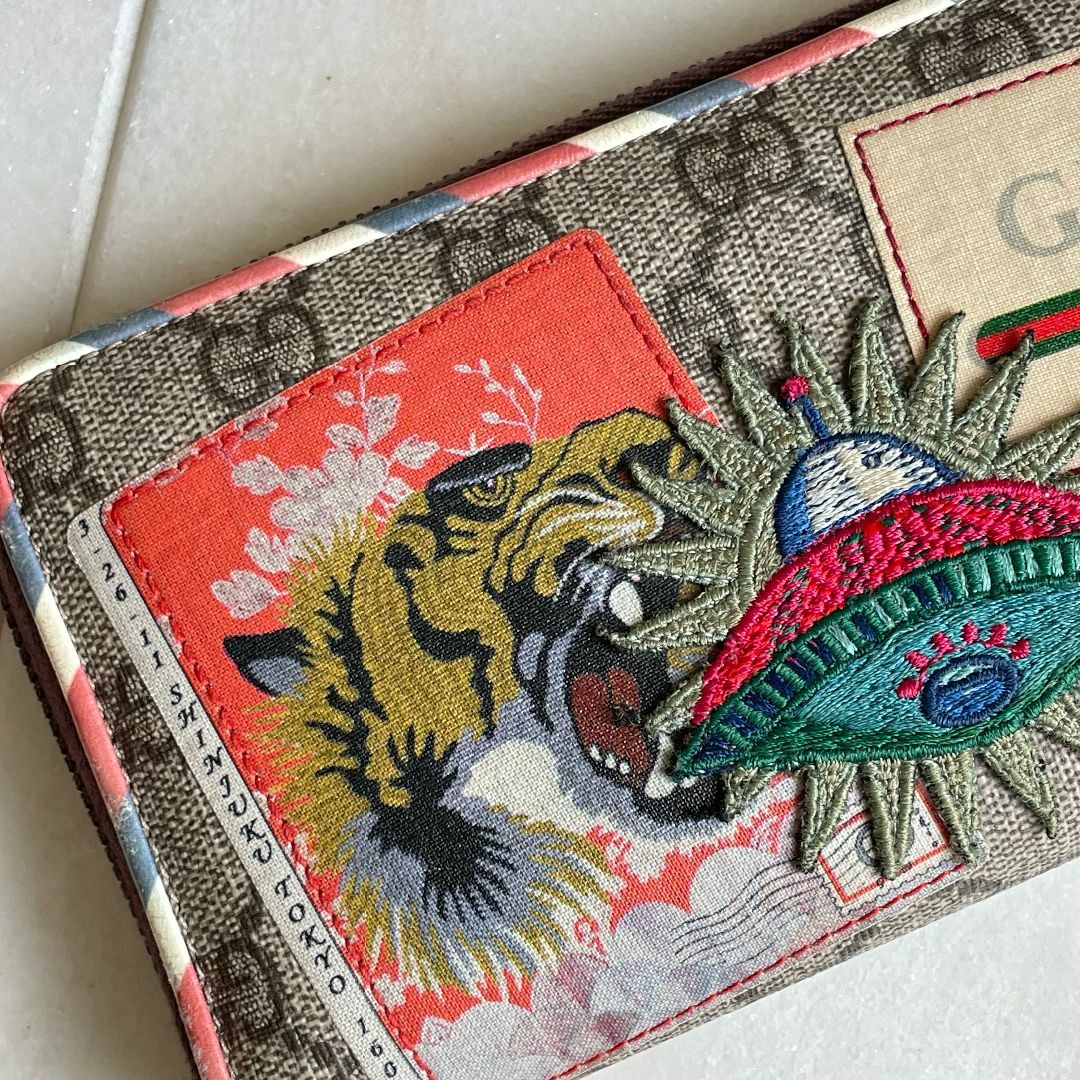 GUCCI - レアGUCCI グッチ GGスプリーム クーリエ 長財布 虎と GUCCI - レアGUCCI グッチ GGスプリーム クーリエ 長財布 虎と