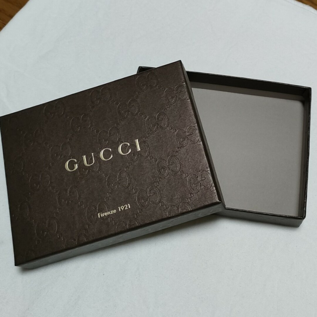 Gucci(グッチ)のGUCCI　空箱　リボン　布袋付　グッチ レディースのバッグ(ショップ袋)の商品写真