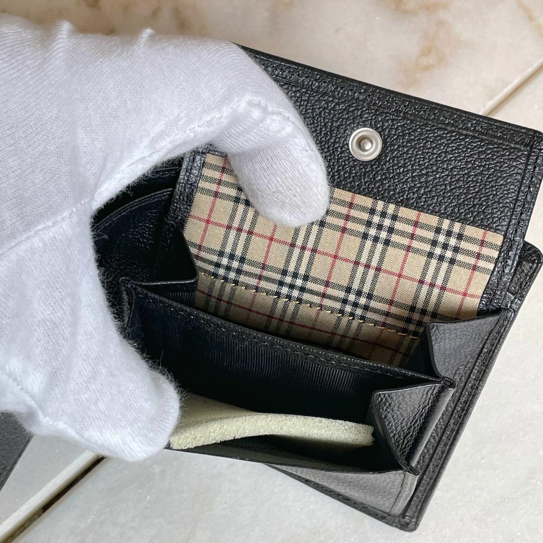 BURBERRY(バーバリー)の未使用品☆BURBERRY バーバリー レザー 二つ折り財布 ブラック 本革 黒 レディースのファッション小物(財布)の商品写真