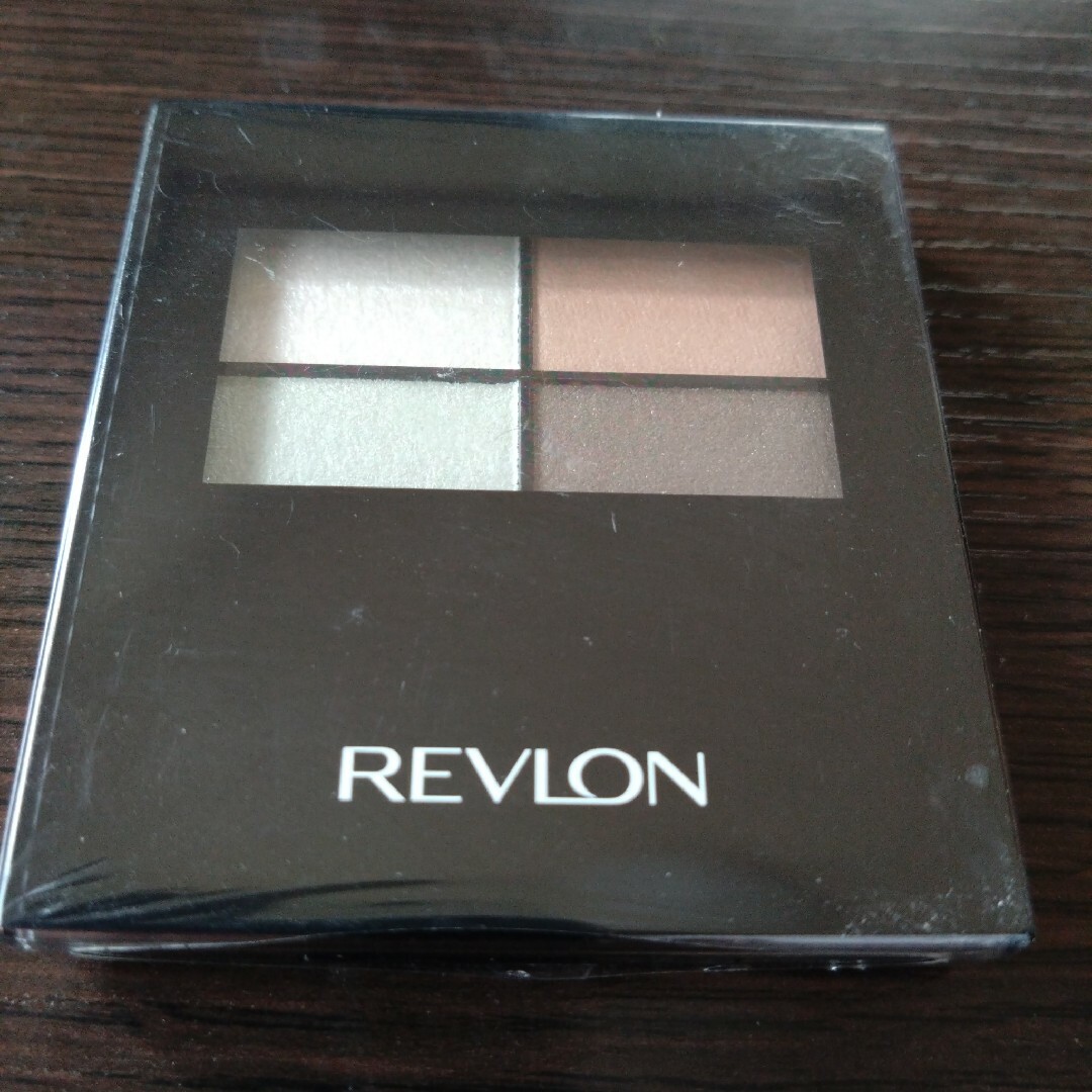 REVLON(レブロン)の【新品未開封】　レブロン アイグロー シャドウ クワッド 004 カーキスエード コスメ/美容のベースメイク/化粧品(アイシャドウ)の商品写真