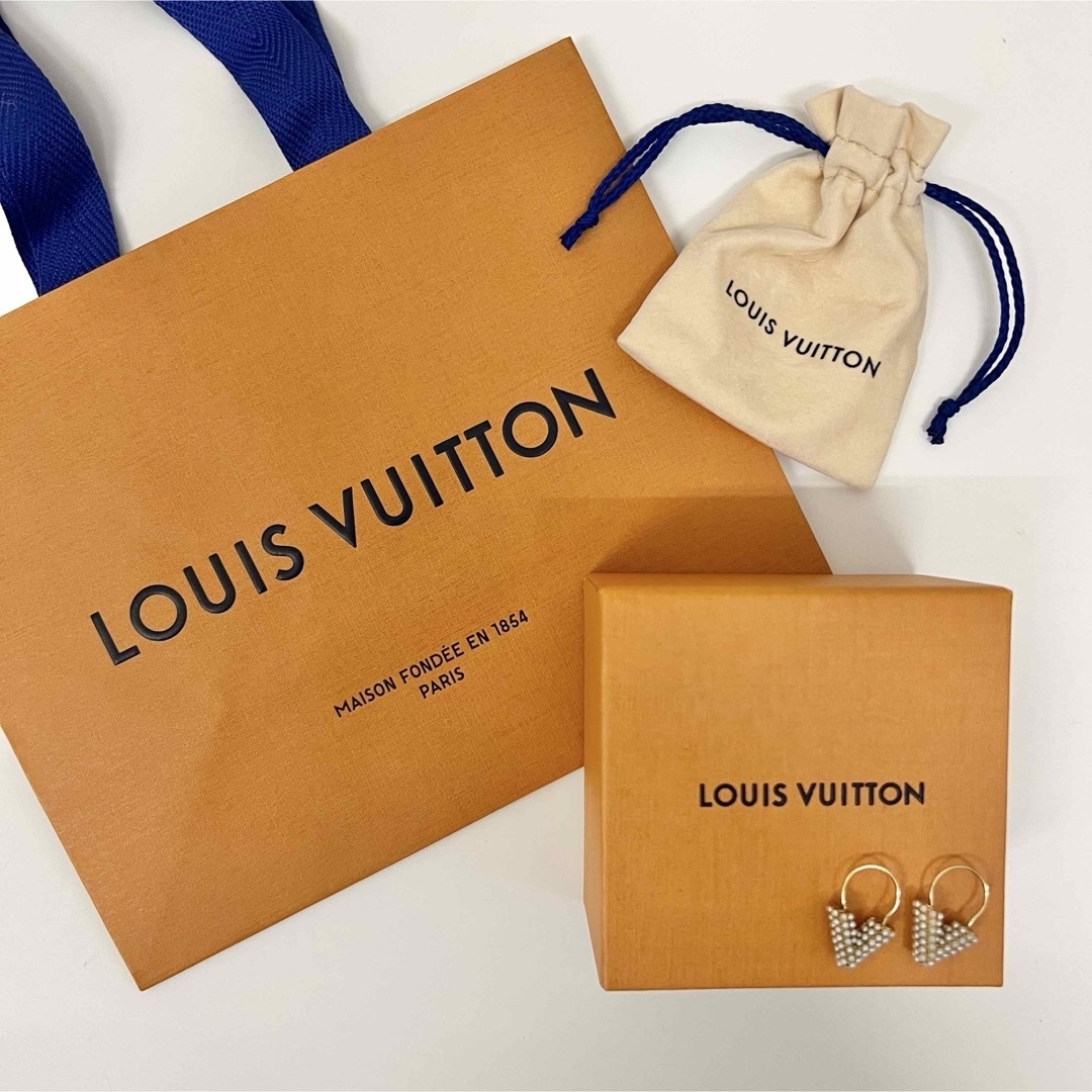 LOUIS VUITTON(ルイヴィトン)の⚠️美品⚠️定価65,880円 ルイヴィトン♡パールVモチーフピアス レディースのアクセサリー(ピアス)の商品写真