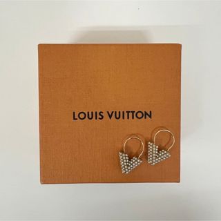 ルイヴィトン(LOUIS VUITTON)の⚠️美品⚠️定価65,880円 ルイヴィトン♡パールVモチーフピアス(ピアス)