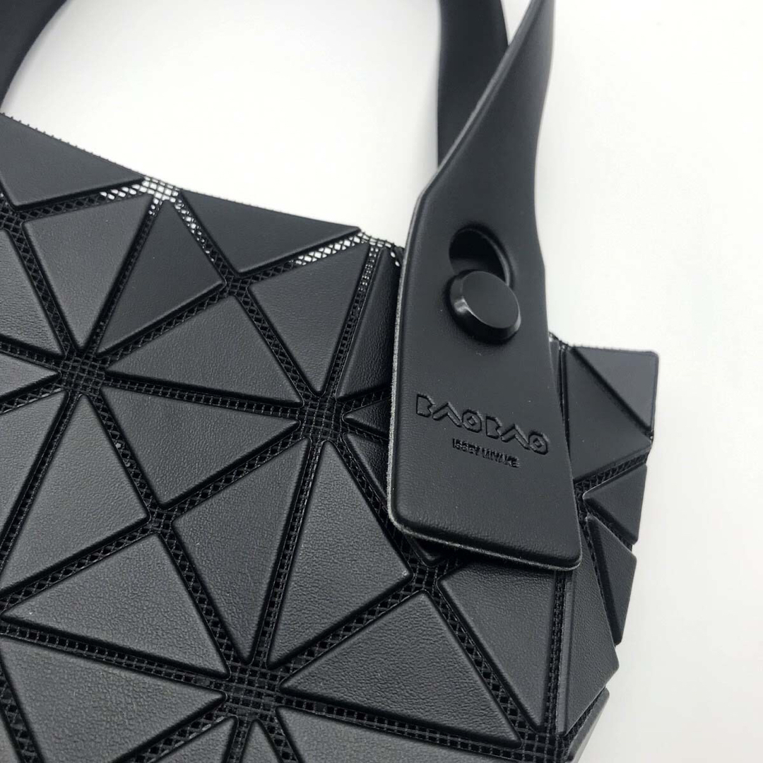 BaoBaoIsseyMiyake(バオバオイッセイミヤケ)の新品未使用　バオバオイッセイミヤケ　トートバッグ　黒　小物入れ　4✖️4 レディースのバッグ(トートバッグ)の商品写真