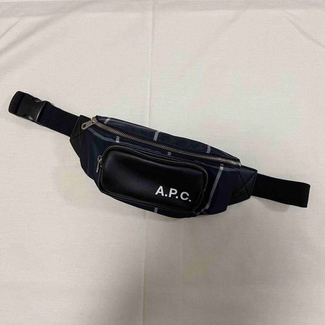 A.P.C(アーペーセー)の【値下げしました！！】APCヒップバッグ(アーペーセーヒップバッグ) メンズのバッグ(ウエストポーチ)の商品写真