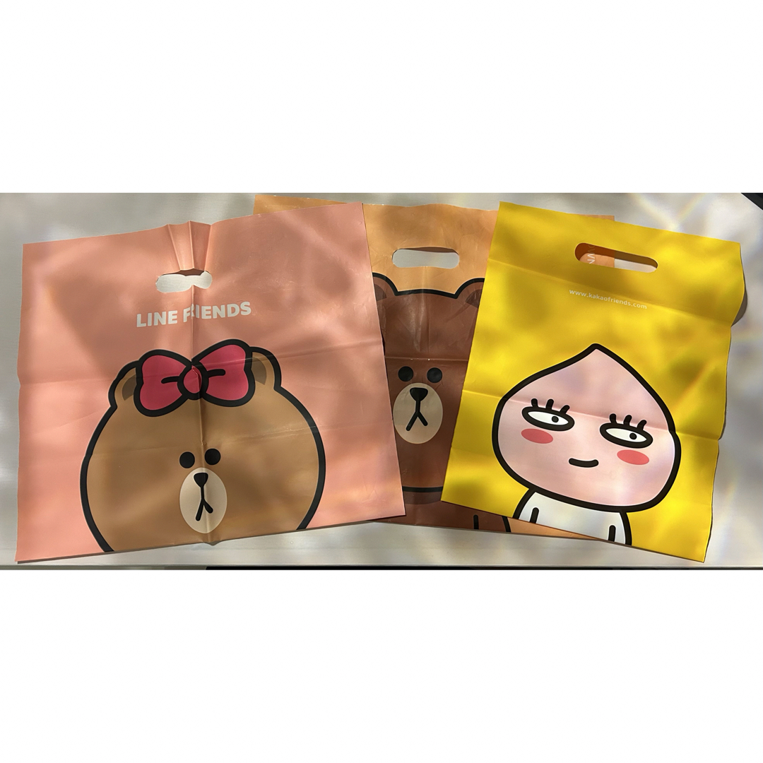 LINE FRIENDS 韓国　ショップ袋　ショップバッグ　ビニール袋 レディースのバッグ(ショップ袋)の商品写真