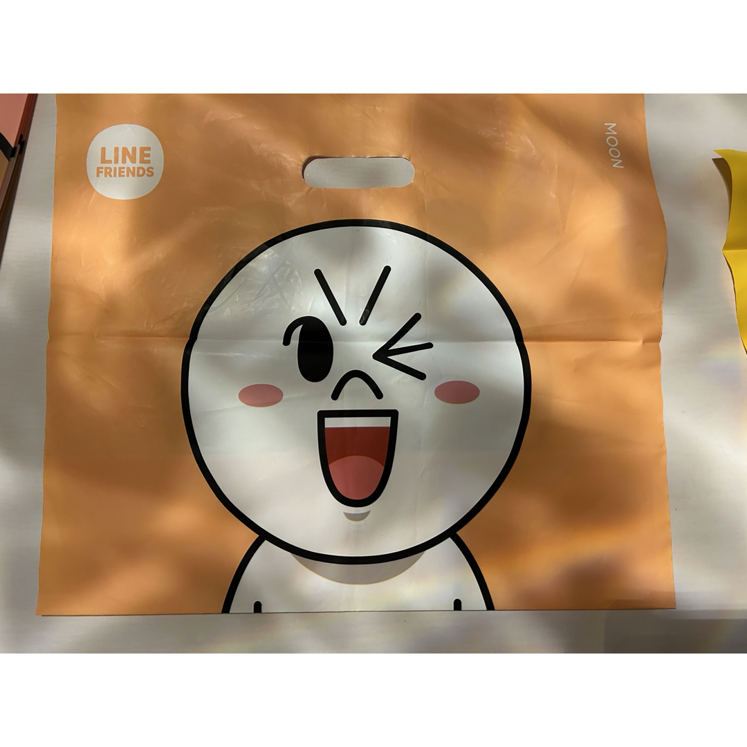 LINE FRIENDS 韓国　ショップ袋　ショップバッグ　ビニール袋 レディースのバッグ(ショップ袋)の商品写真