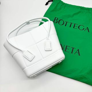 ボッテガヴェネタ(Bottega Veneta)の【新品未使用】BOTTEGA VENETA ハンドバッグ　アルコ　ミニトート(ハンドバッグ)