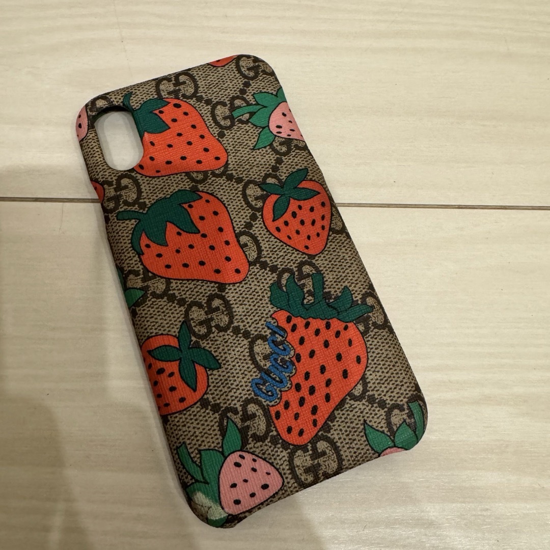 Gucci(グッチ)のGUCCI GGスプリーム ストロベリー iPhone X/XS スマホケース  スマホ/家電/カメラのスマホアクセサリー(iPhoneケース)の商品写真