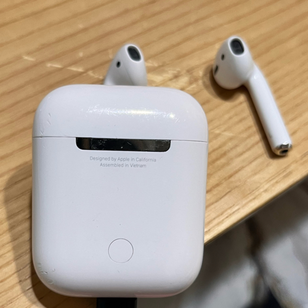 Apple(アップル)のairpods 第二世代 スマホ/家電/カメラのオーディオ機器(ヘッドフォン/イヤフォン)の商品写真