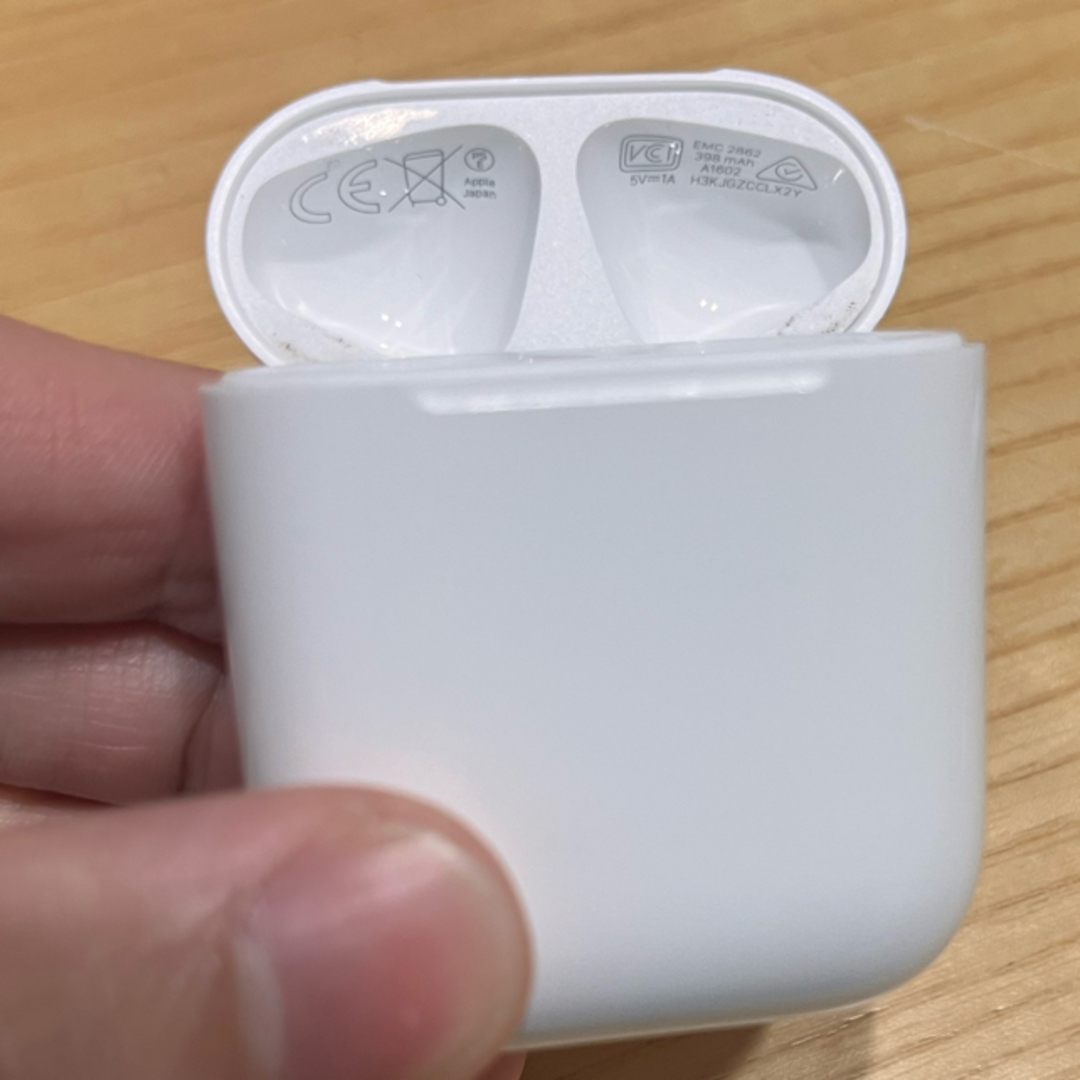 Apple(アップル)のairpods 第二世代 スマホ/家電/カメラのオーディオ機器(ヘッドフォン/イヤフォン)の商品写真