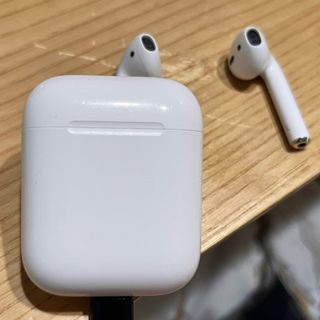 アップル(Apple)のairpods 第二世代(ヘッドフォン/イヤフォン)