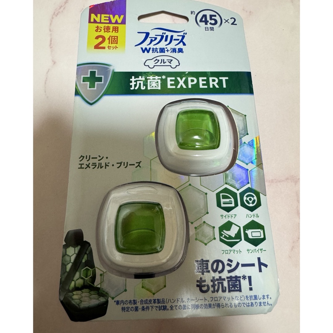 P&G(ピーアンドジー)の☆新品未使用☆P&G ファブリーズ イージークリップ 車用 消臭芳香剤 自動車/バイクの自動車(車内アクセサリ)の商品写真