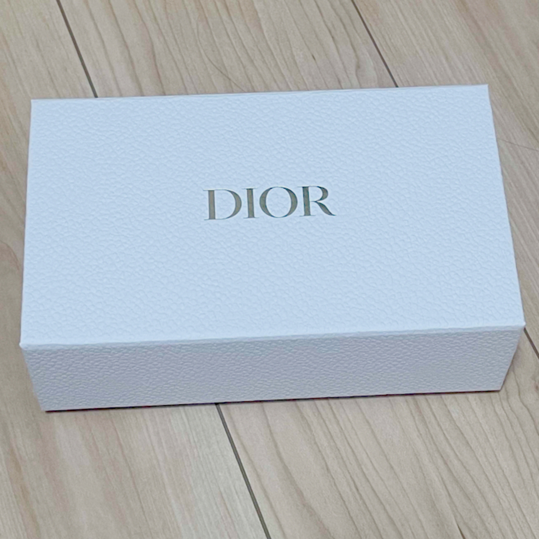 Dior(ディオール)のDior ギフトボックス　リボン インテリア/住まい/日用品のオフィス用品(ラッピング/包装)の商品写真