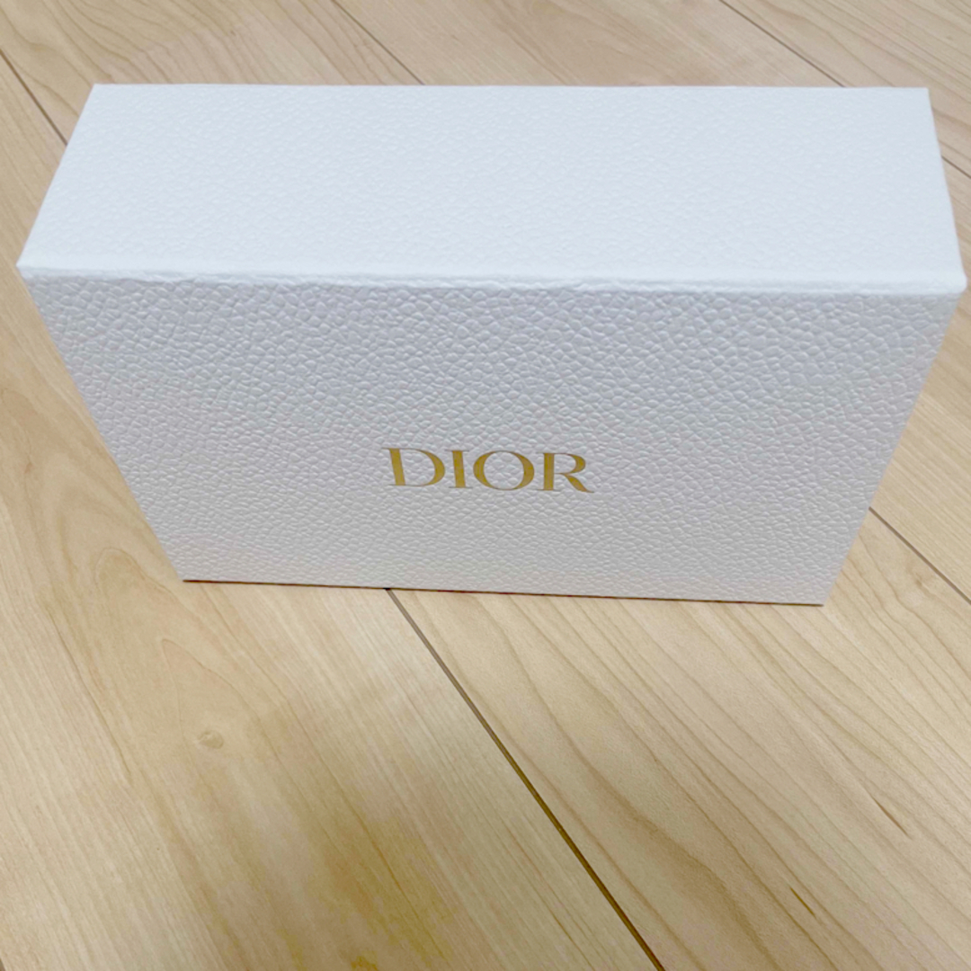 Dior(ディオール)のDior ギフトボックス　リボン インテリア/住まい/日用品のオフィス用品(ラッピング/包装)の商品写真