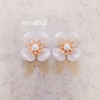 no.404 フラワー パール ビジュー ピアス、イヤリング(イヤリング)