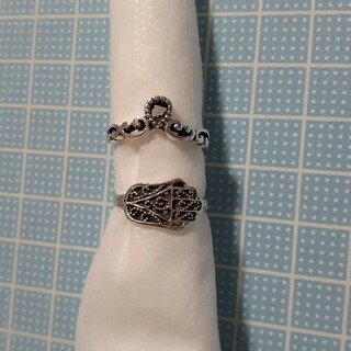 新品　未使用　銀色の指輪　面白い形のリング　2個セット(リング(指輪))