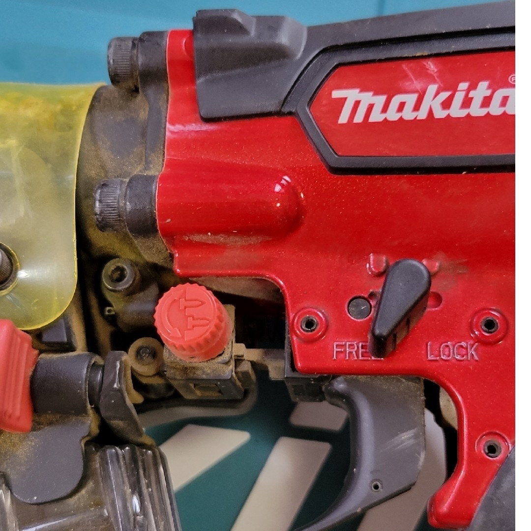 Makita(マキタ)のマキタ高圧釘打ち機　AN633H　65mm 自動車/バイクのバイク(工具)の商品写真