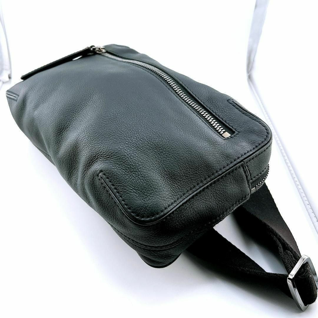Berluti(ベルルッティ)のベルルッティ レザー ボディバッグ メンズ ブラック メンズのバッグ(ボディーバッグ)の商品写真