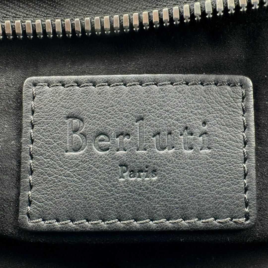 Berluti(ベルルッティ)のベルルッティ レザー ボディバッグ メンズ ブラック メンズのバッグ(ボディーバッグ)の商品写真