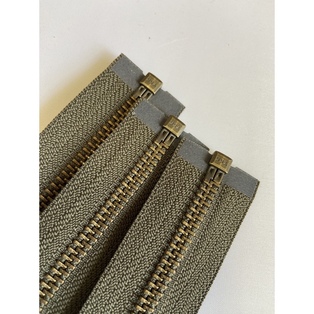 YKK 金属 オープンファスナー アンティークゴールド カーキ5号43㎝ 3本 ハンドメイドの素材/材料(各種パーツ)の商品写真