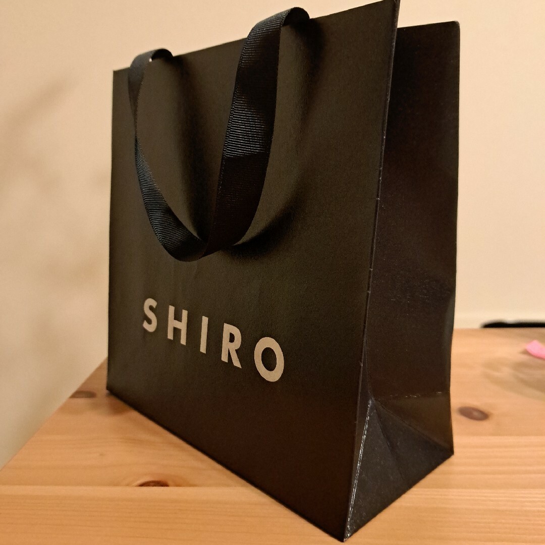 shiro(シロ)の《美品》SHIRO シロ ショッパー ショップ袋 誕生日 ギフト プレゼント レディースのバッグ(ショップ袋)の商品写真