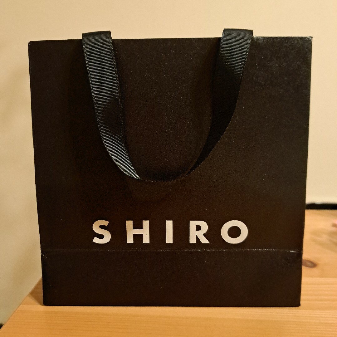 shiro(シロ)の《美品》SHIRO シロ ショッパー ショップ袋 誕生日 ギフト プレゼント レディースのバッグ(ショップ袋)の商品写真