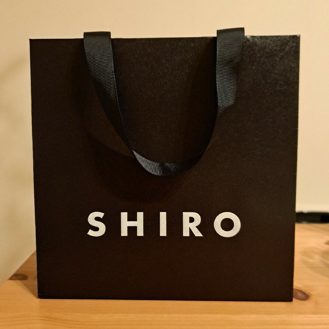 shiro(シロ)の《美品》SHIRO シロ ショッパー ショップ袋 誕生日 ギフト プレゼント レディースのバッグ(ショップ袋)の商品写真