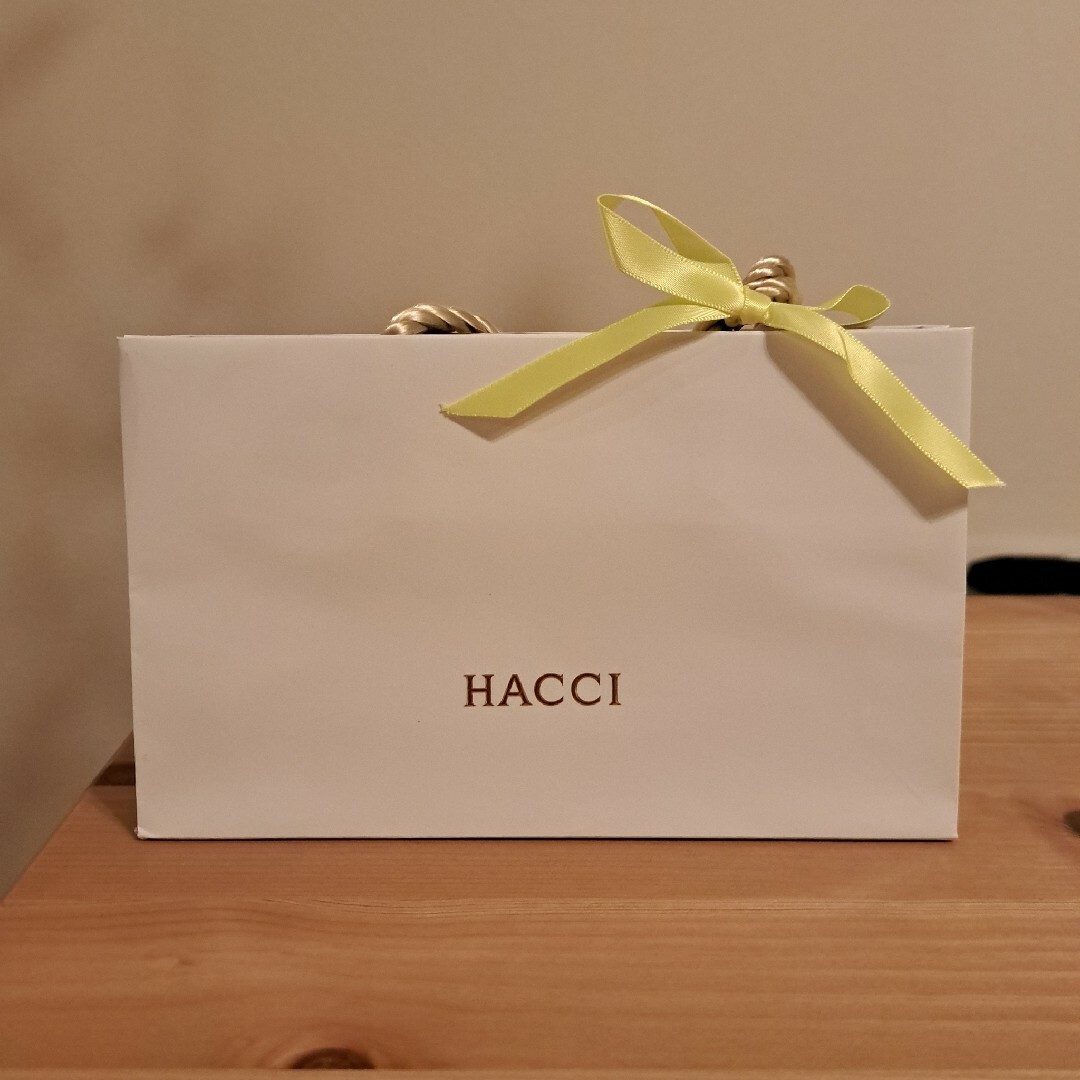 HACCI(ハッチ)の《美品》HACCI ハッチ ショッパー ショップ袋 誕生日プレゼント ギフト レディースのバッグ(ショップ袋)の商品写真