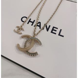 シャネル(CHANEL)のココマーク ネックレス GP ゴールド グレー ホワイト B18C(ネックレス)