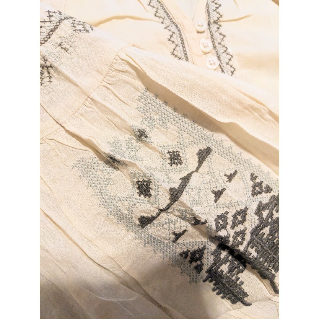 未使用　タグ付き　綿ローン　刺繍ブラウス　クロスステッチ　シアーブラウス レディースのトップス(シャツ/ブラウス(長袖/七分))の商品写真