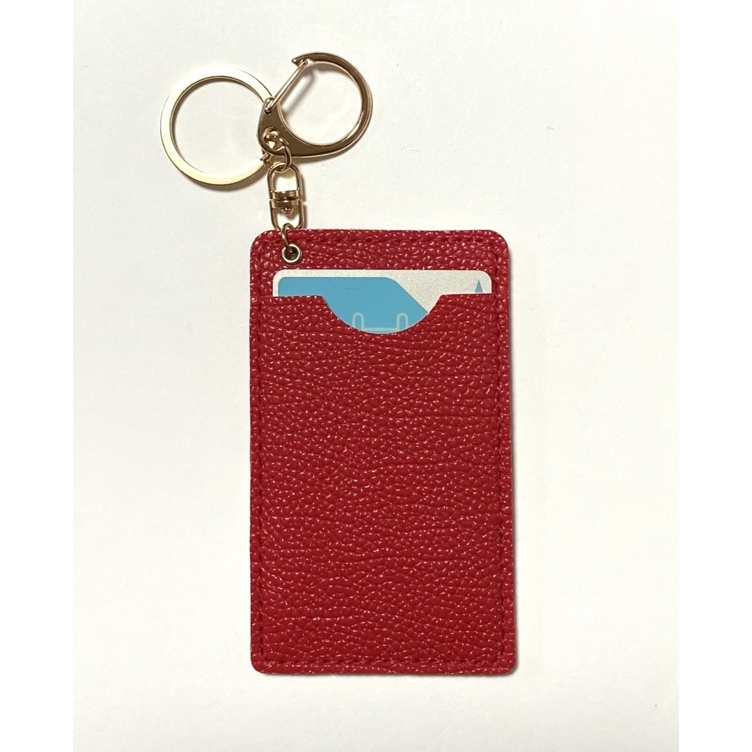 可愛いパグのパスケース　赤　両面　定期入れ　新品 レディースのファッション小物(パスケース/IDカードホルダー)の商品写真