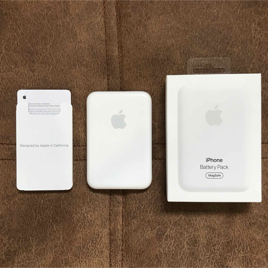 Apple(アップル)の【純正】Apple MagSafe バッテリーパック 廃盤品 レア ホワイト スマホ/家電/カメラのスマートフォン/携帯電話(バッテリー/充電器)の商品写真