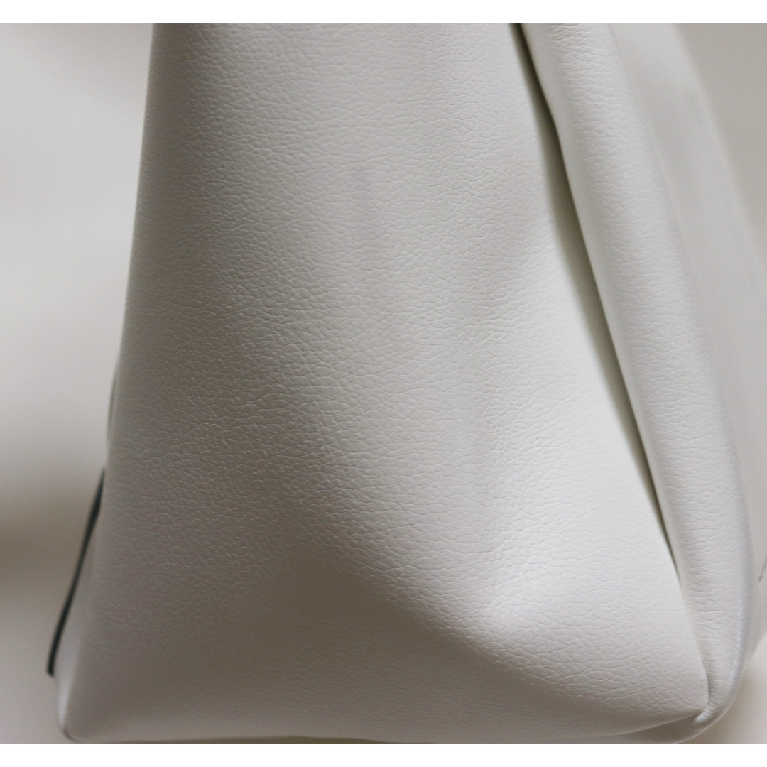 CLATHAS(クレイサス)の《クレイサス》新品 チャーム・ポーチ付き 3Wayトートバッグ ショルダーバッグ レディースのバッグ(トートバッグ)の商品写真