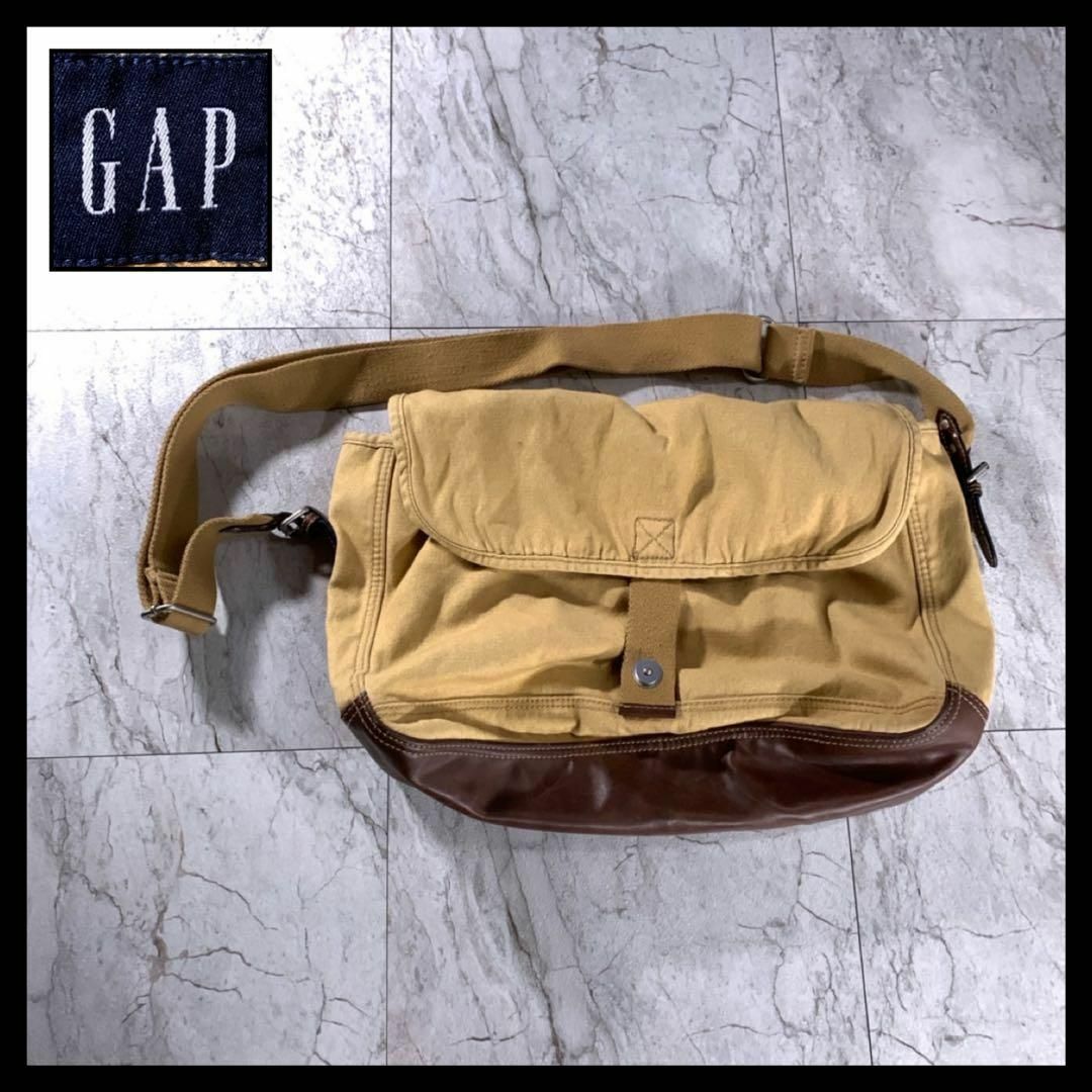 GAP(ギャップ)の古着 OLD GAP キャンバス レザー フラップ ショルダーバッグ メンズのバッグ(メッセンジャーバッグ)の商品写真
