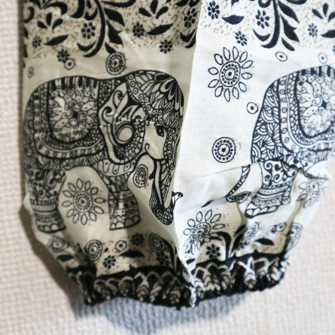 【新品】レーヨンタイパンツ　鼻を上げた横向き象柄　黒系ボーダー風 メンズのパンツ(サルエルパンツ)の商品写真