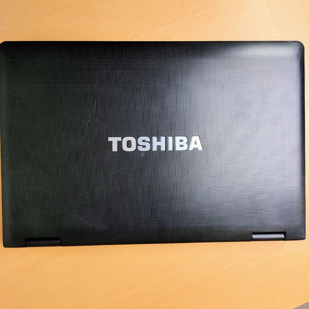 東芝(トウシバ)のノートパソコン（Core-i5、メモリ4GB、SSD128）　黒　東芝　マウス付 スマホ/家電/カメラのPC/タブレット(ノートPC)の商品写真