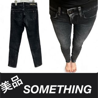 サムシング(SOMETHING)の美品　サムシング　ボディメイク・ジーンズ　スキニー　黒　ブラック　デニム(デニム/ジーンズ)