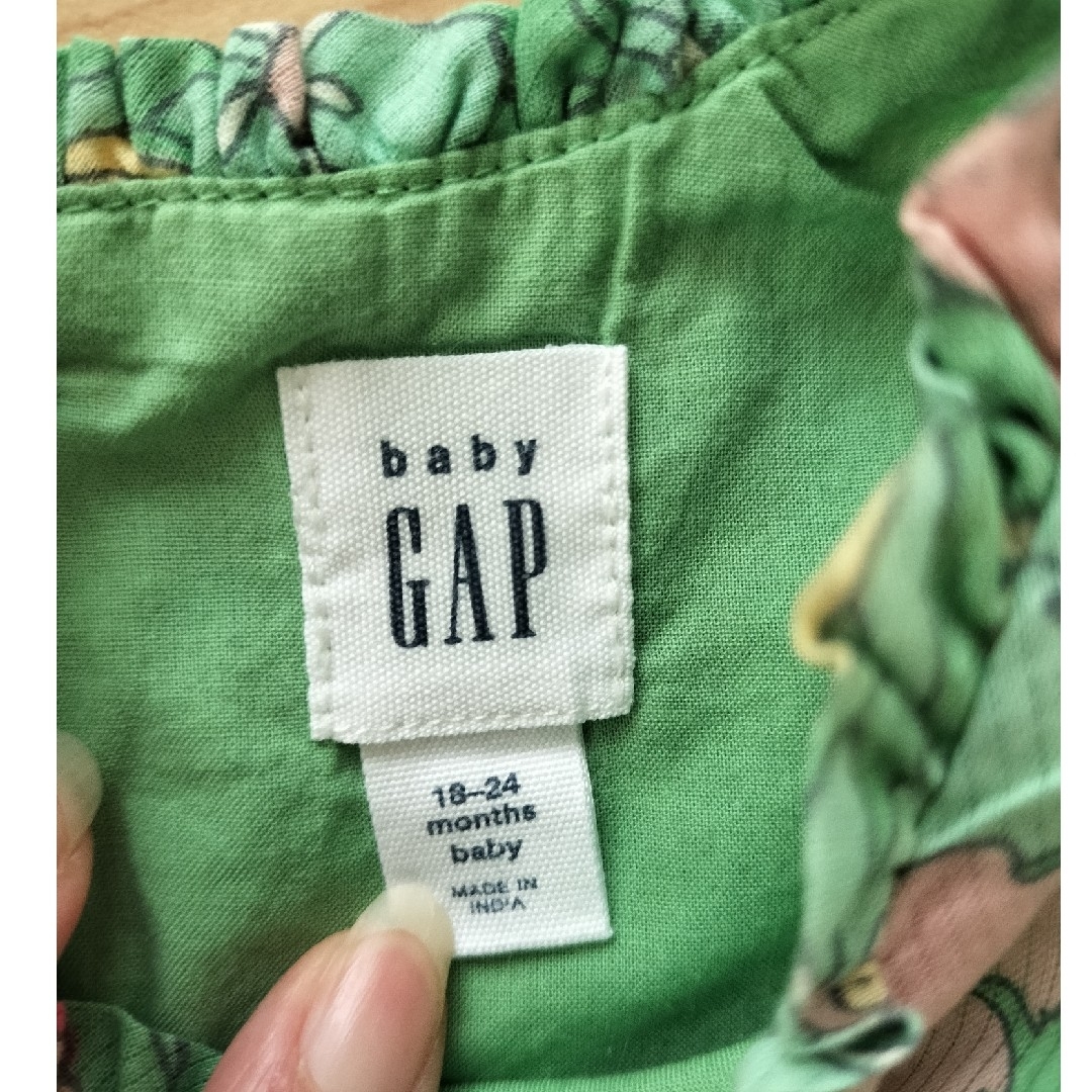 babyGAP(ベビーギャップ)のbaby gap アンティーク花柄ワンピース 90cm キッズ/ベビー/マタニティのキッズ服女の子用(90cm~)(ワンピース)の商品写真