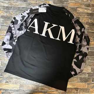 エイケイエム(AKM)の【新品】LUXEAKMPLUS AKM／ロゴプリント ロンT カットソー L(Tシャツ/カットソー(七分/長袖))