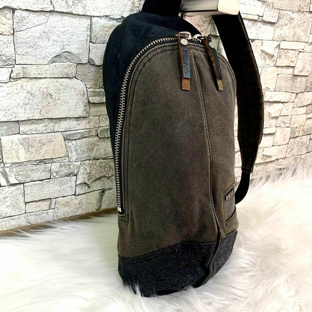 DIESEL(ディーゼル)のDIESEL ディーゼル ボディバック ロゴデニム地ショルダーバッグ ブラック メンズのバッグ(ボディーバッグ)の商品写真
