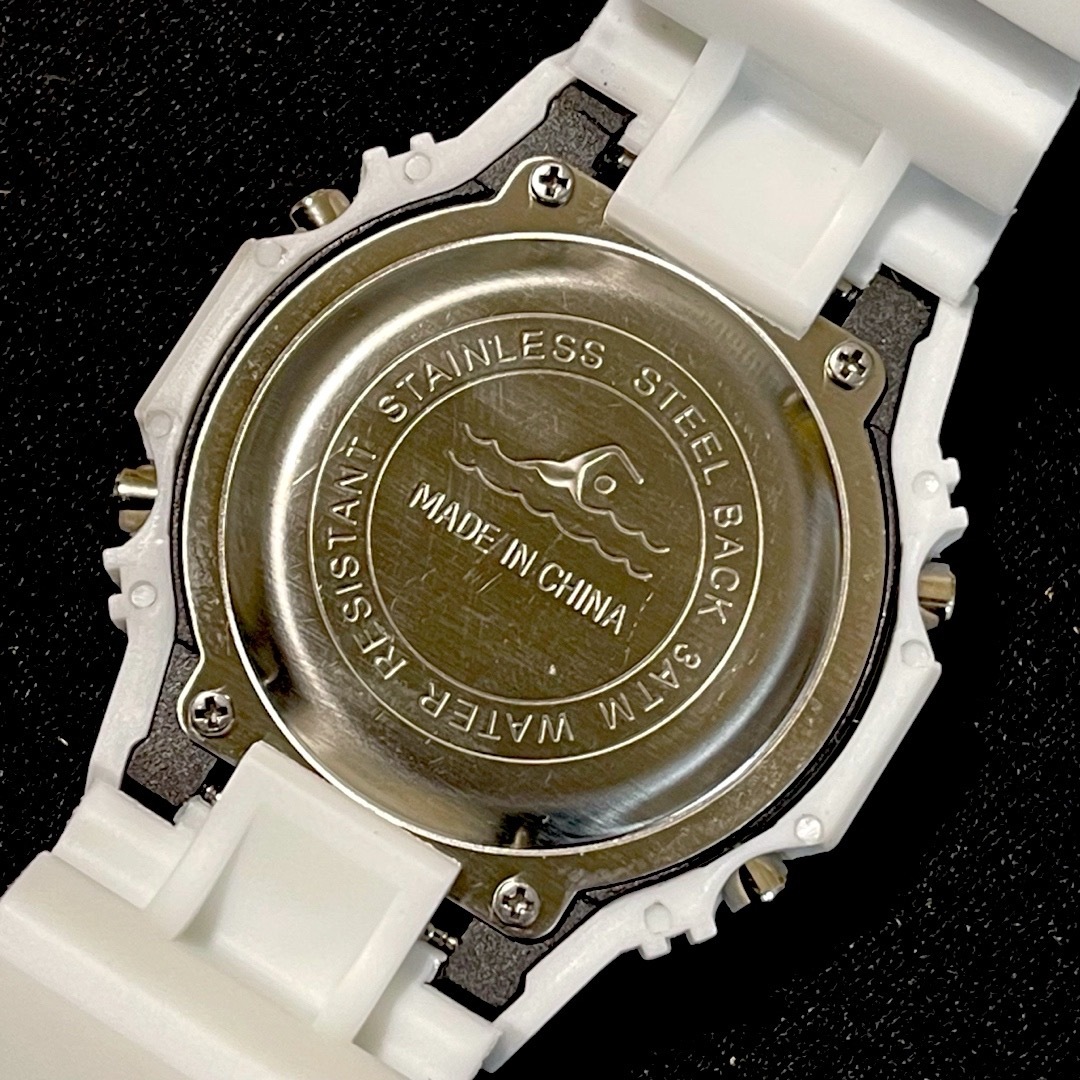 新品 SYNOKEスポーツデジタル 防水スクエアウォッチ メンズ腕時計 ホワイト メンズの時計(腕時計(デジタル))の商品写真